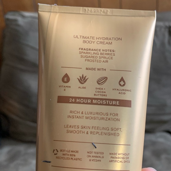 NEW Bath & Body Works GOLDEN BERRY MISTLETOE Ultimate Hydration Body Cream 8 oz - Picture 8 of 9